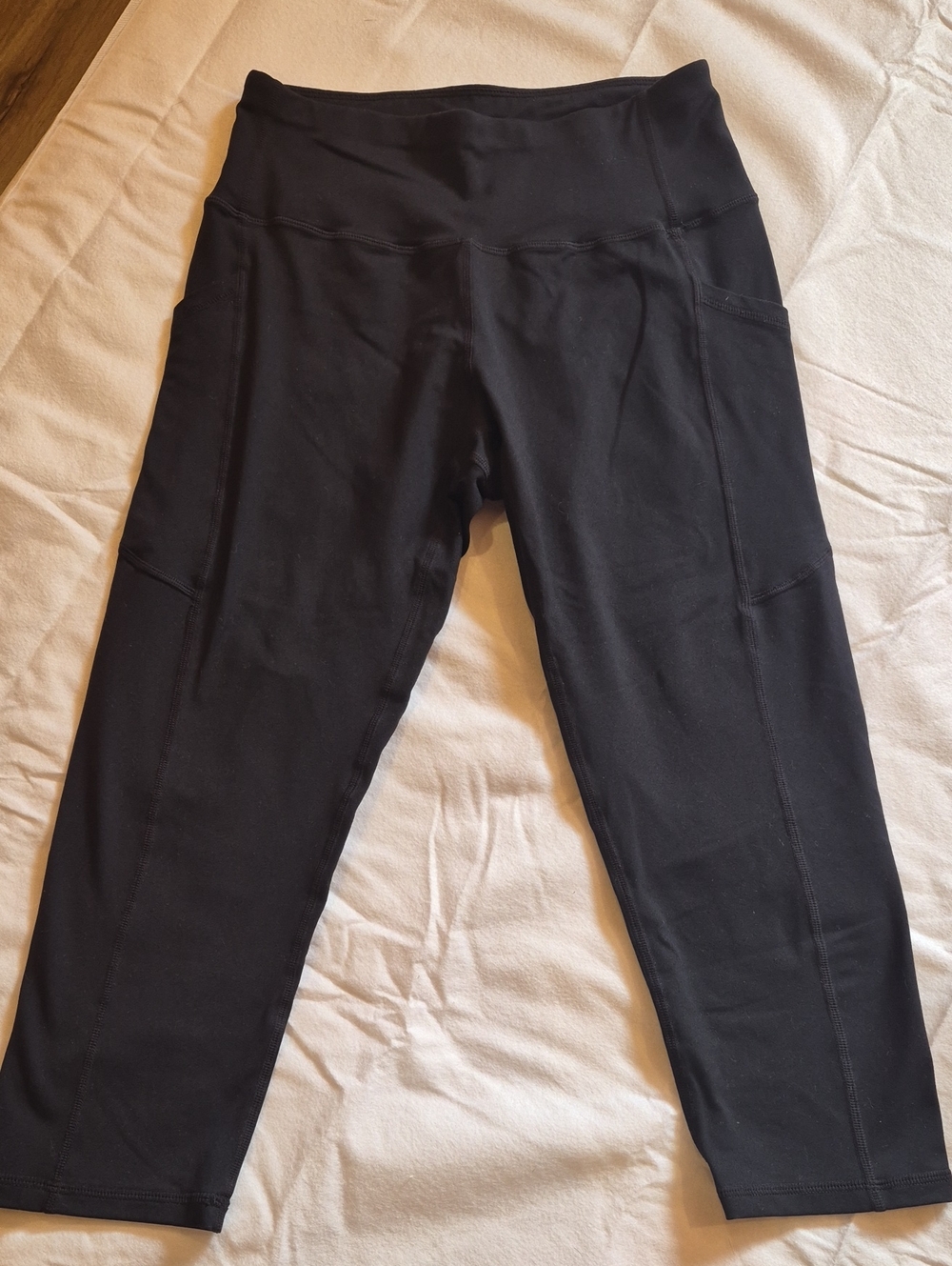 Women's Black Crop Active Leggings with Side Pockets